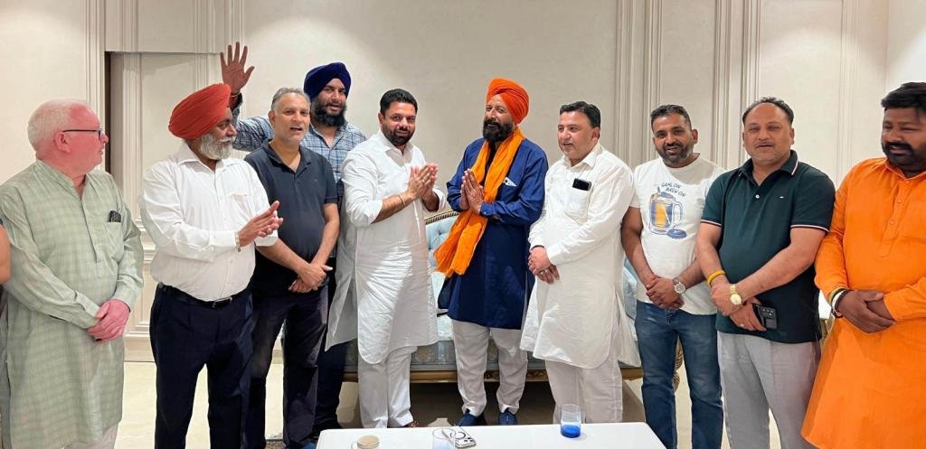 अमनदीप जैंतीपुर के नेतृत्व में बटाला में कांग्रेस पार्टी को मिला भारी बल  भाजपा के पूर्व पार्षद जसबीर सिंह नीटा कांग्रेस में शामिल हुए